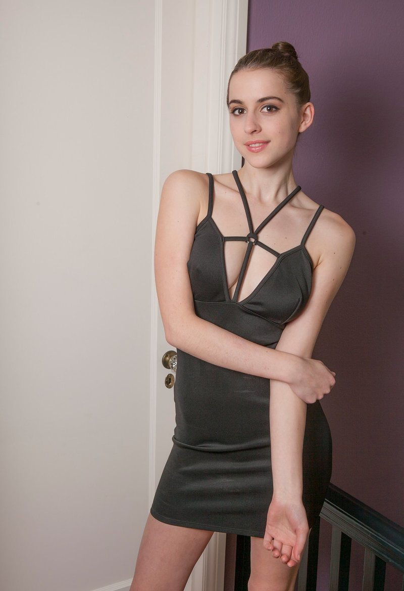 Лизунька, 23 года, 0 размер груди